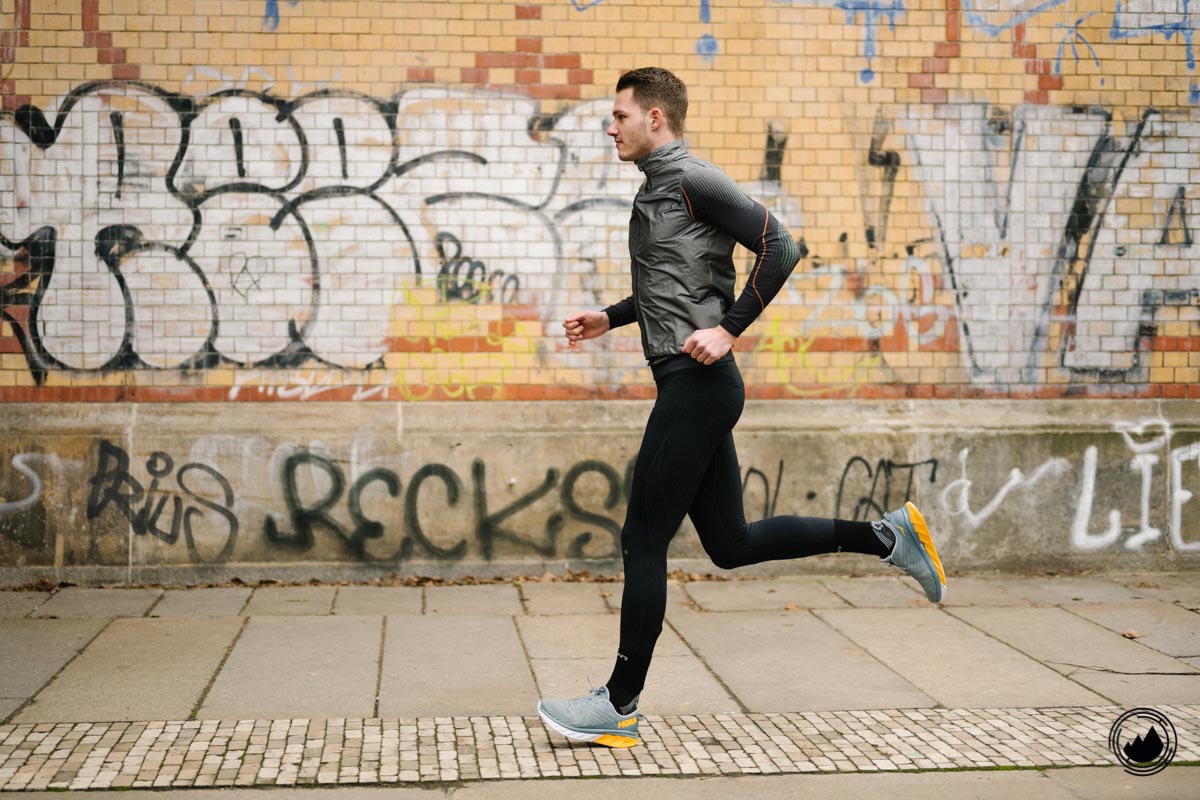 Hoka One One Arahi 4