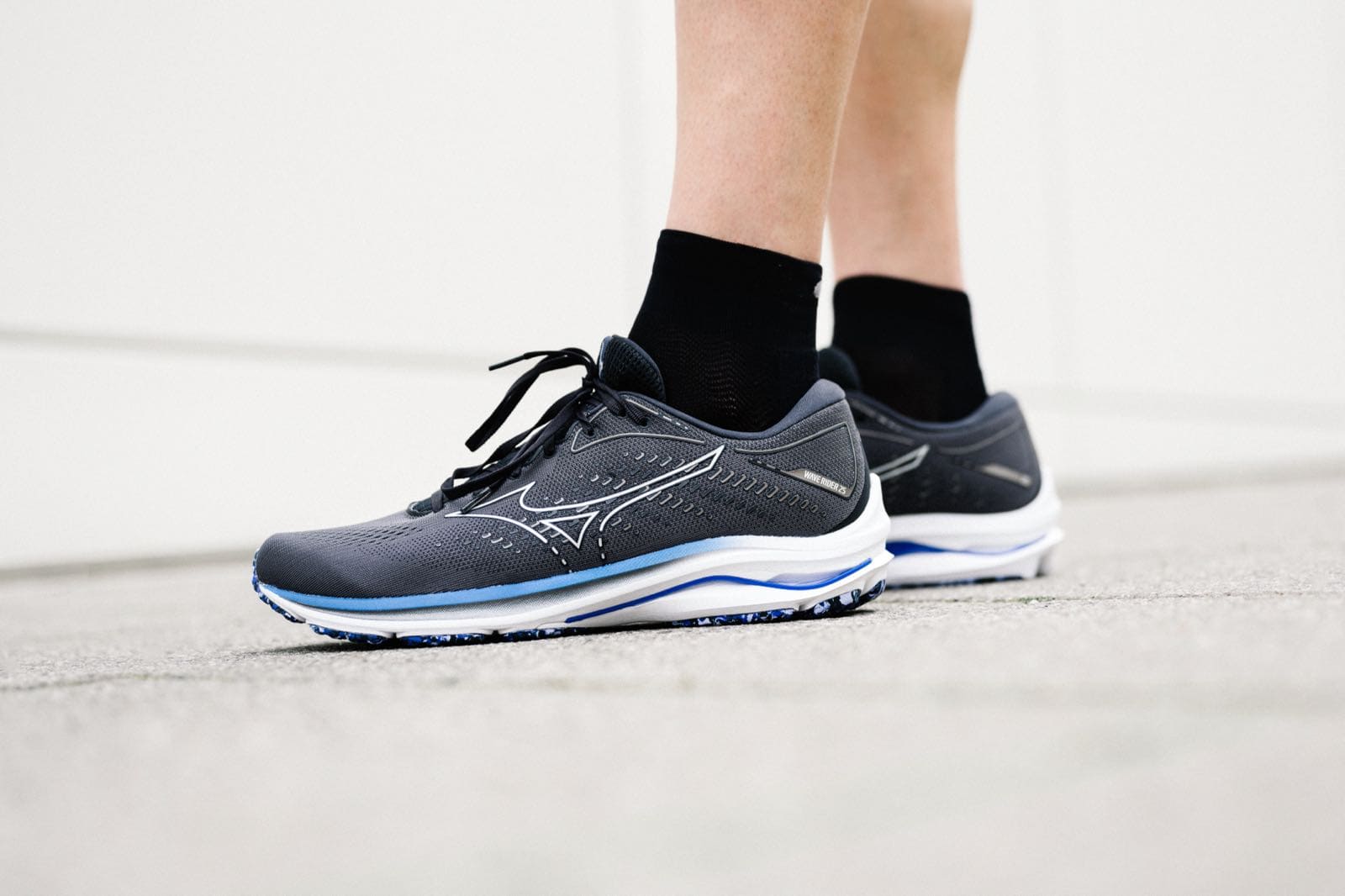 Mizuno Wave Rider 25