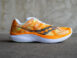 Seitliche Ansicht des Saucony Kinvara 15 – leichter Trainingsschuh mit sportlichem Design