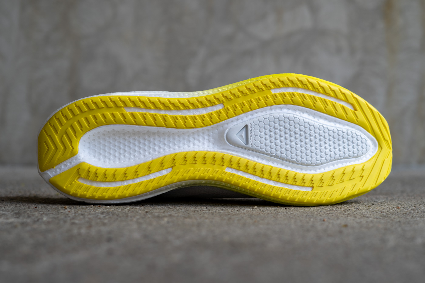 Contagrip Außensohle des Salomon Aero Blaze 3 – Traktion auf Asphalt & Schotte