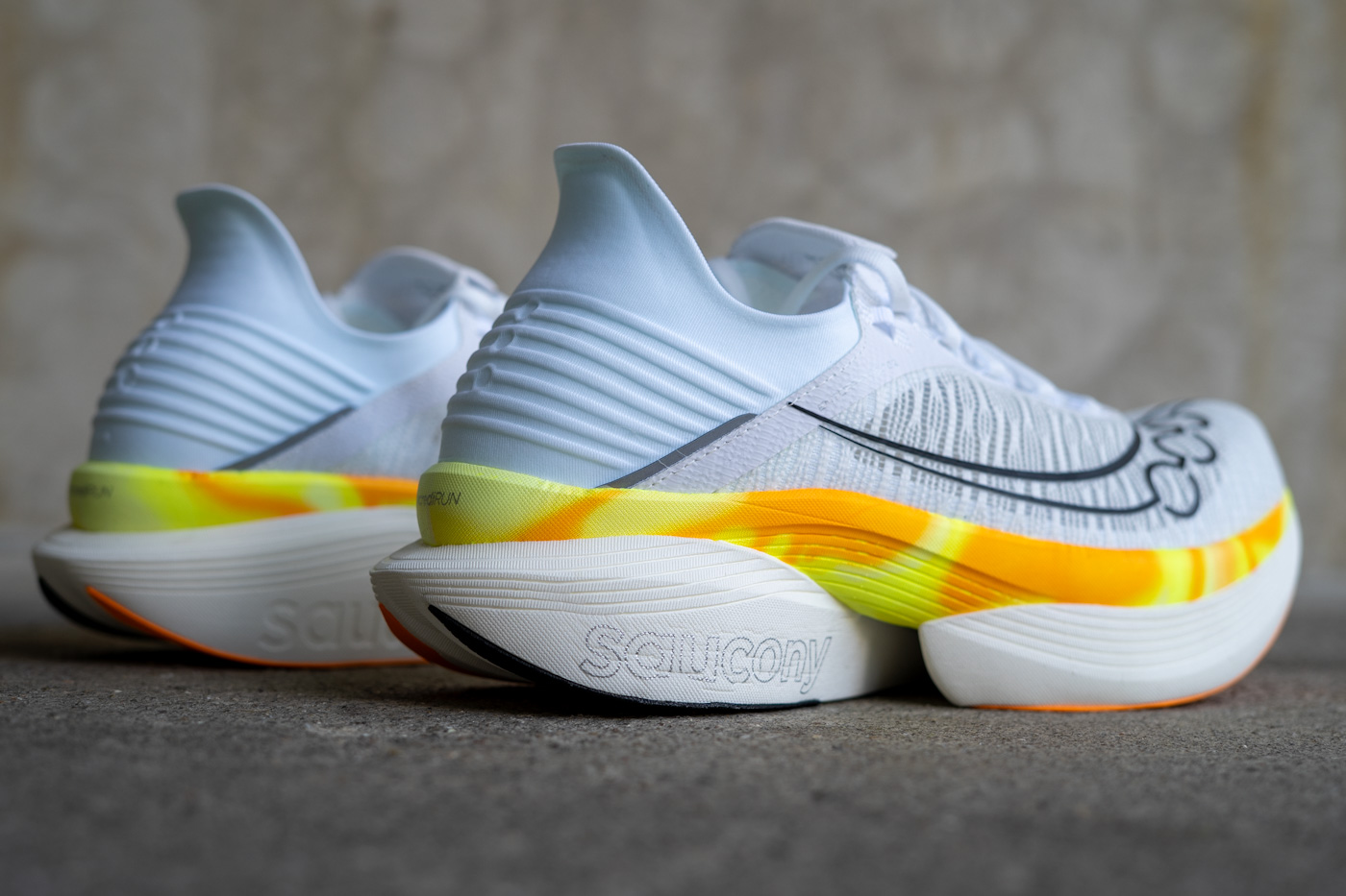 IncrediRUN-Mittelsohle mit Carbonplatte für explosiven Vortrieb