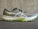 Seitenansicht des Asics Fuji Lite 6 mit flacher Geometrie und Trailprofil