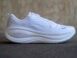 Nike Vomero Plus Seitenansicht – voluminöse ZoomX-Mittelsohle für maximale Dämpfung