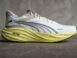 Seitenansicht des Puma Velocity NITRO 4 mit betonter Fersenhöhe und modernem Mesh-Upper.