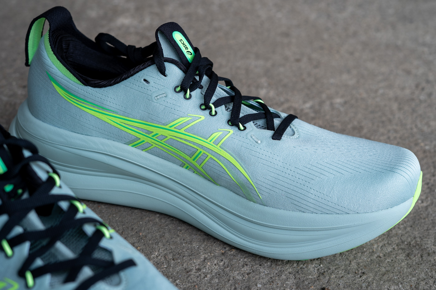 Obermaterial des ASICS Gel-Nimbus 28 aus überarbeitetem Mesh im Detail