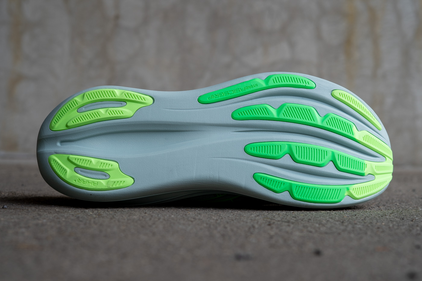 Außensohle des ASICS Gel-Nimbus 28 mit Hybrid-AsicsGrip-Profil