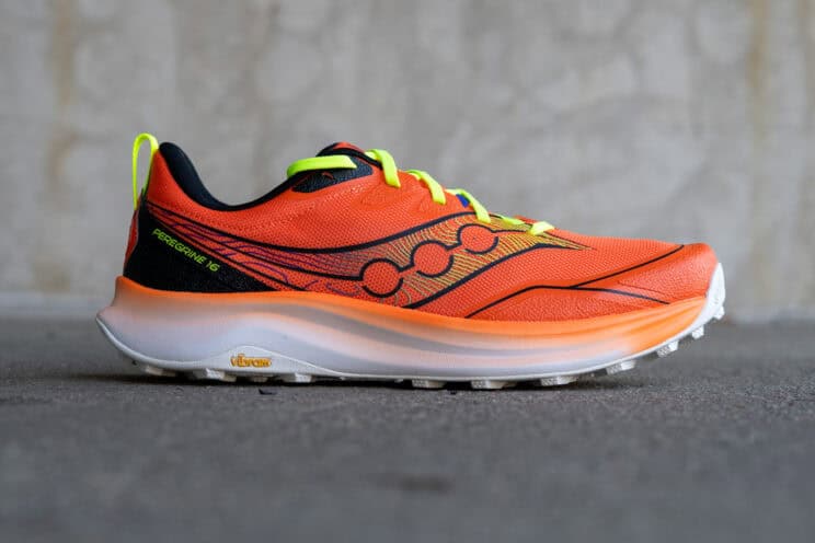 Saucony Peregrine 16 Seitenprofil mit PWRRUN Mittelsohle