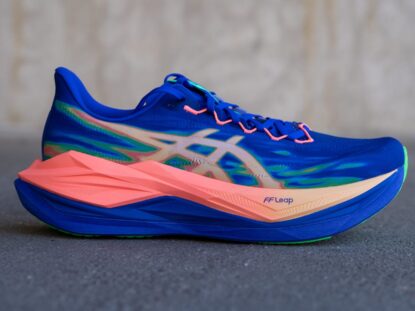 Asics Superblast 3 seitliche Ansicht Supertrainer 2026