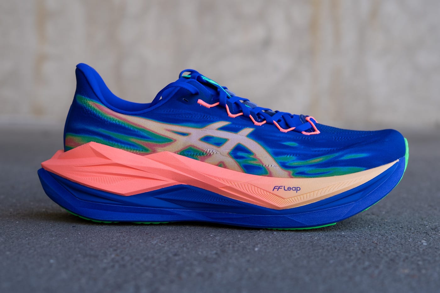 Asics Superblast 3 seitliche Ansicht Supertrainer 2026