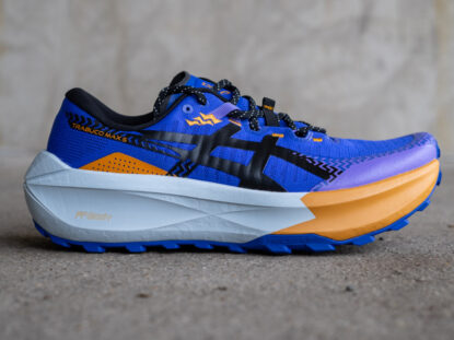 Asics Trabuco Max 5 seitliche Ansicht Max-Cushion-Trailschuh 2026