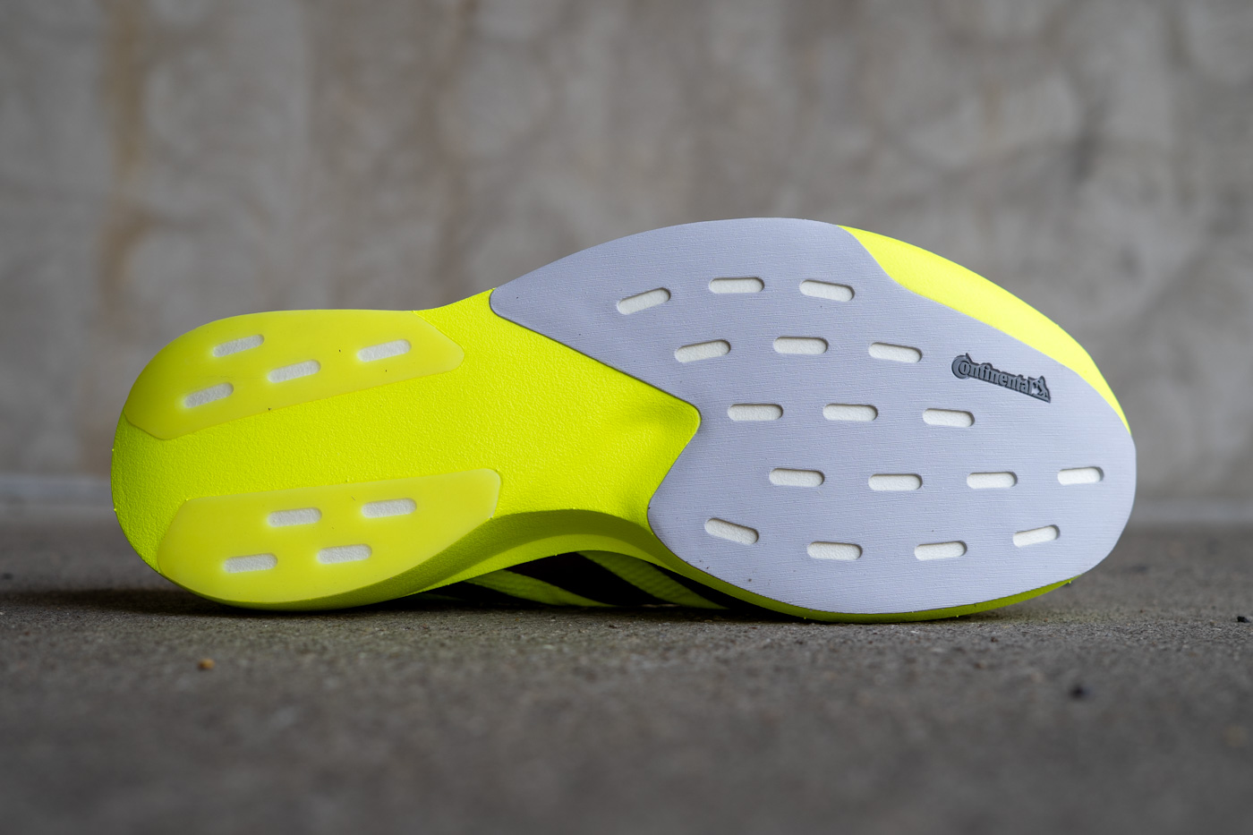 Adidas EVO SL Woven Continental-Außensohle Grip auf Asphalt