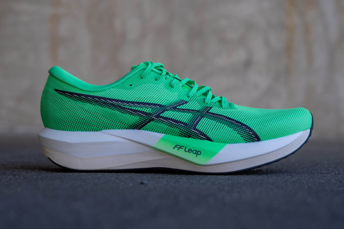 Asics Magic Speed 5 seitliche Ansicht Tempotrainer 2026