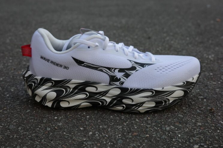 Mizuno Wave Rider 30 seitliche Ansicht Daily Trainer Jubiläum 2026