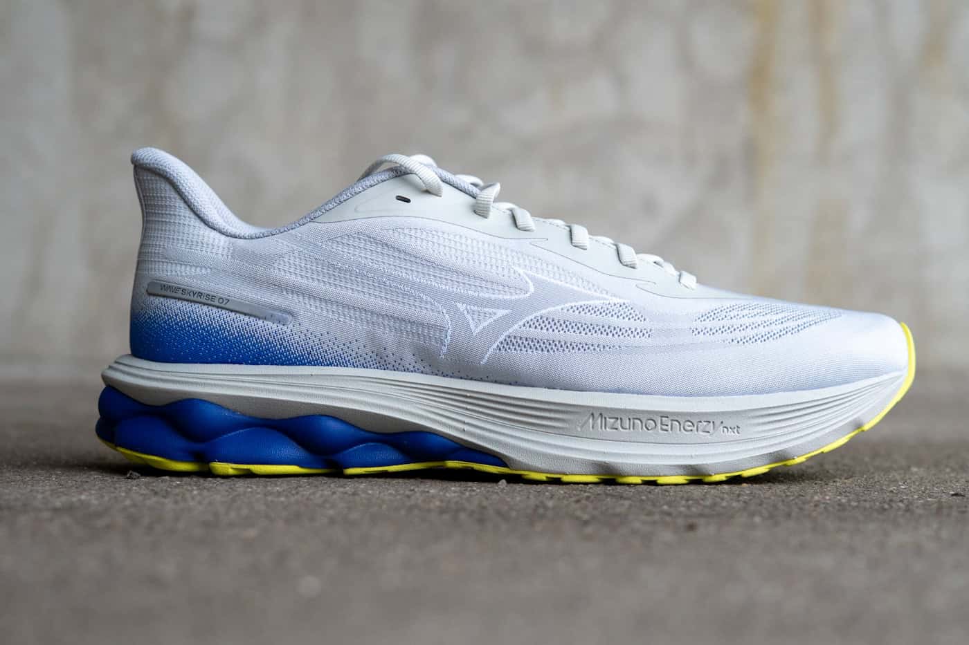 Mizuno Wave Skyrise 7 seitliche Ansicht Komfort-Daily-Trainer 2026