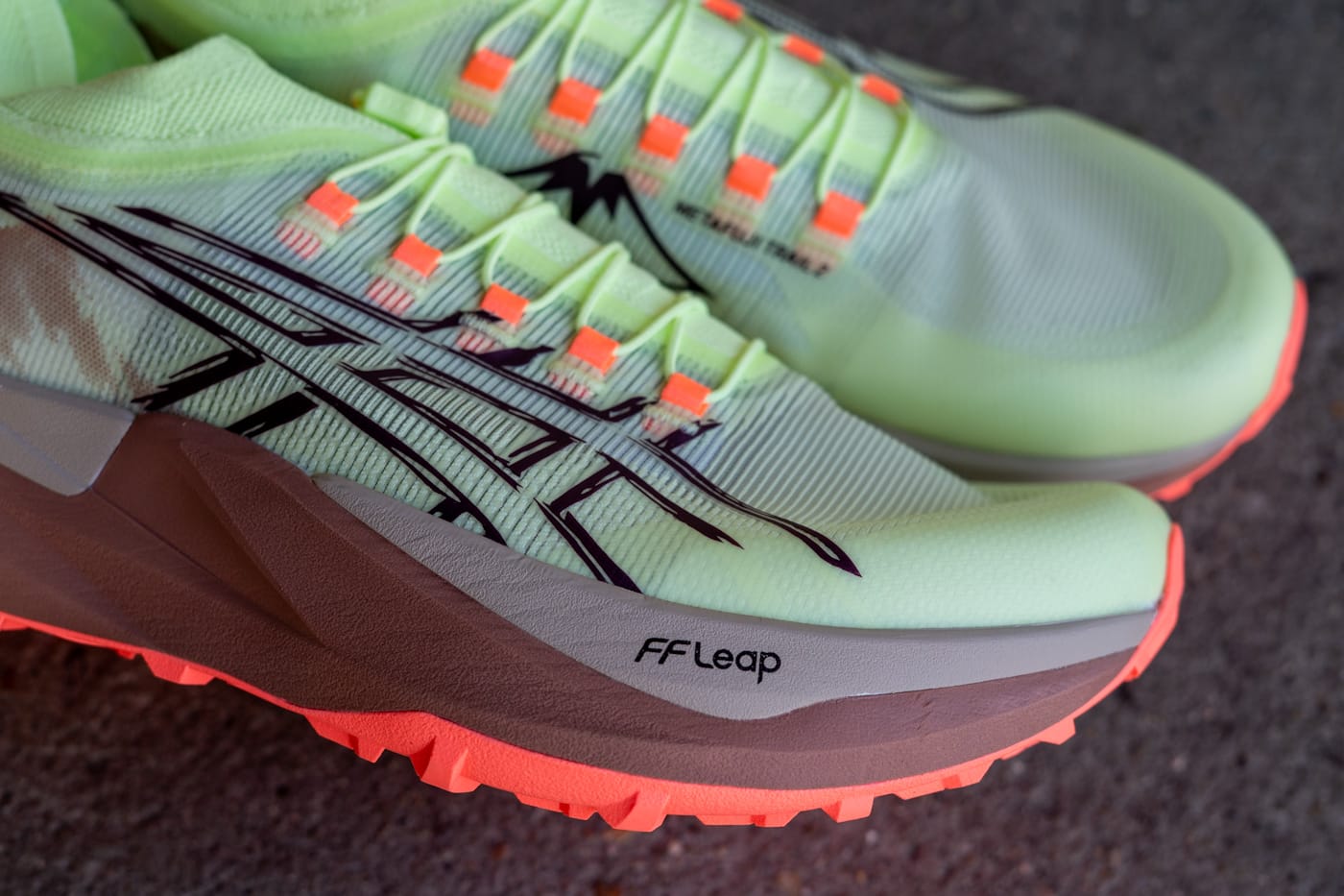 Asics Metafuji Trail 2 FF-Leap-Mittelsohle X-förmige Carbonplatte Detail