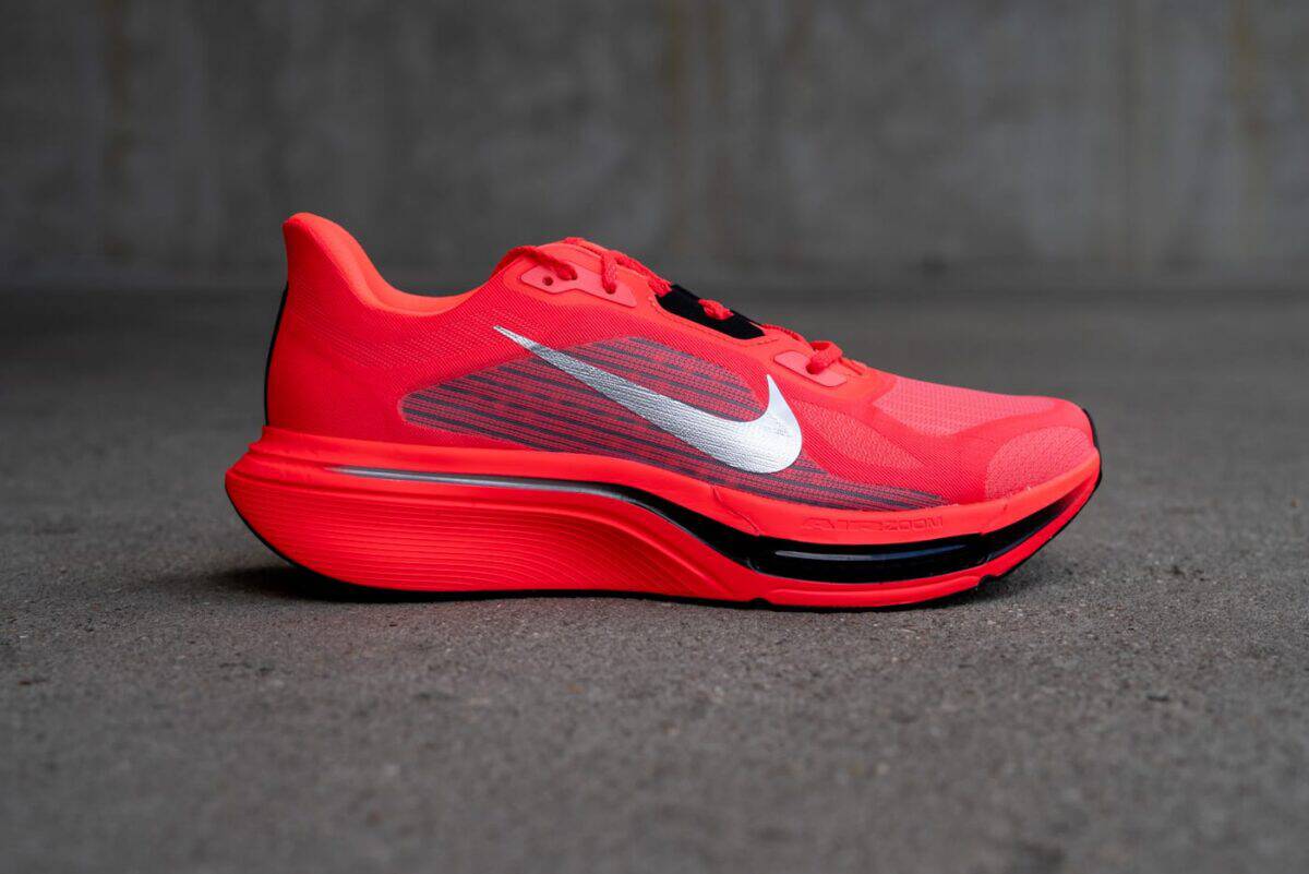 Nike Pegasus Plus 2 seitliche Ansicht Tempo-Trainer