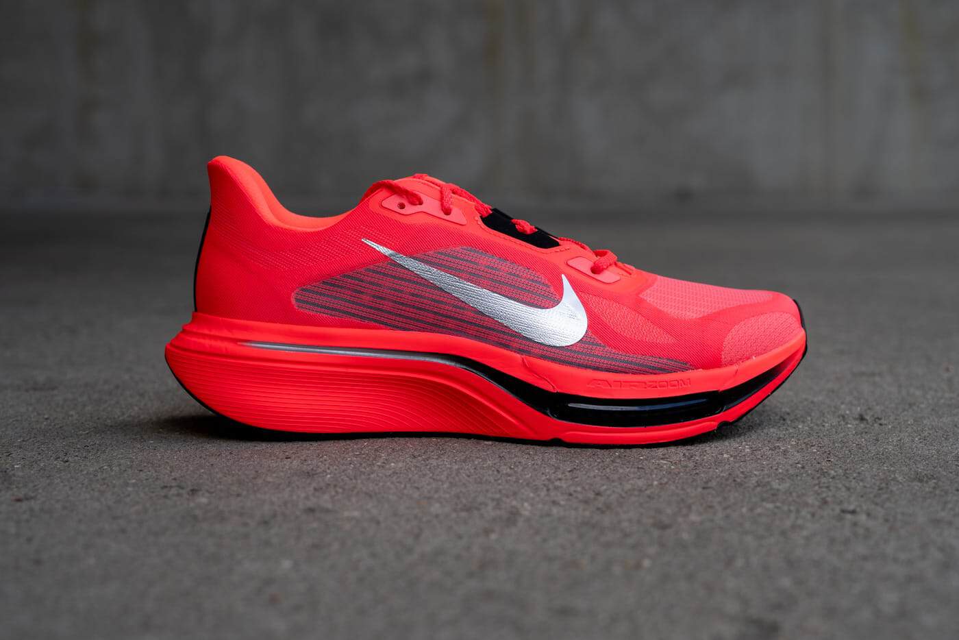 Nike Pegasus Plus 2 seitliche Ansicht Tempo-Trainer