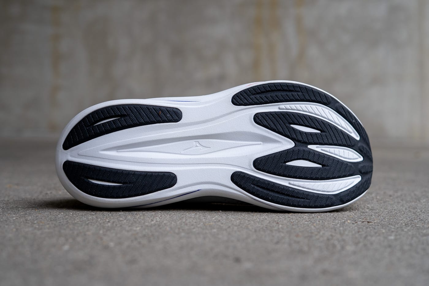 Mizuno Sky Prime Gummi-Außensohle Traktion Asphalt Detail