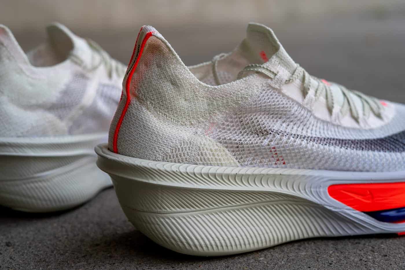 Nike Alphafly 4 Atomknit-Upper Knit-Zunge eingelassene Ösen