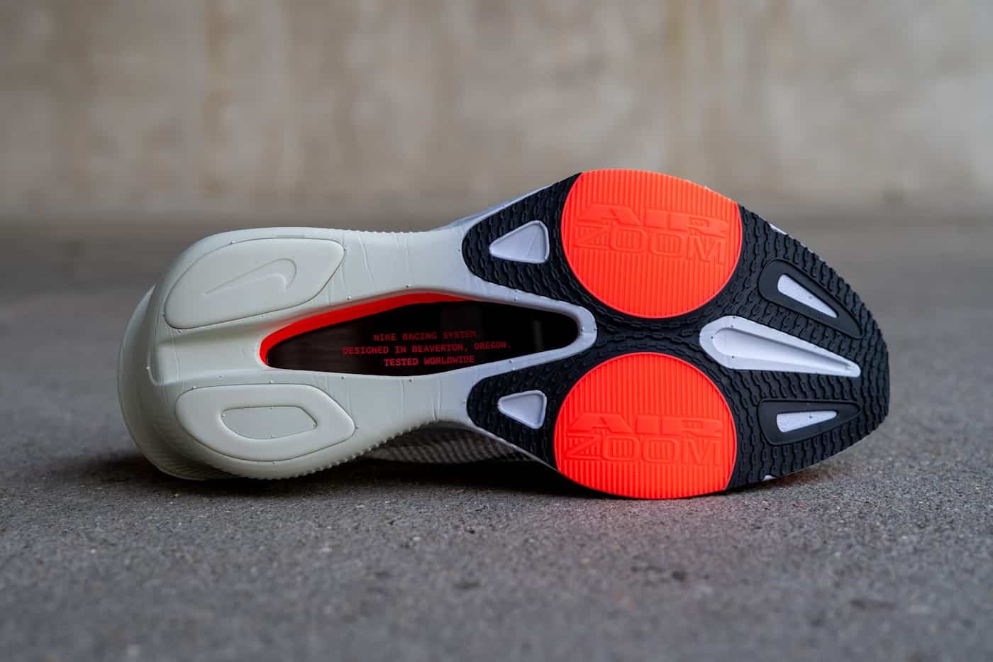 Nike Alphafly 4 breitere Flyplate Carbon Mittelfuß Aussparung