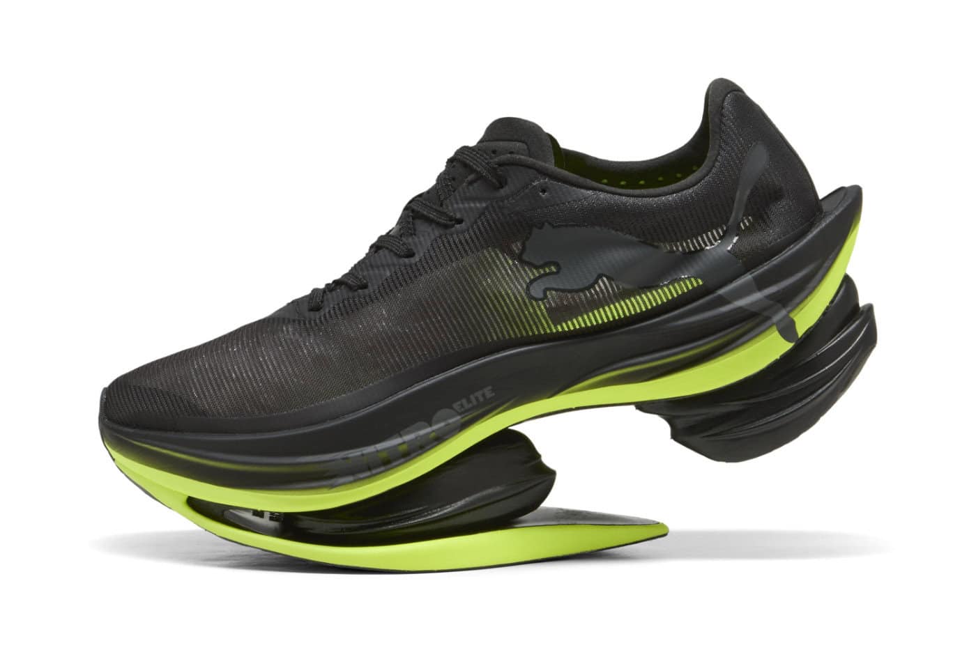 Puma Fast-RB Nitro Elite 2 seitliche Ansicht Carbon-Laufschuh
